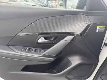 Photo 6 Peugeot 208  PureTech 100 S&S BVM6 GT