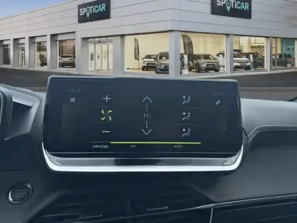 Photo 10 Peugeot 208  PureTech 100 S&S BVM6 GT