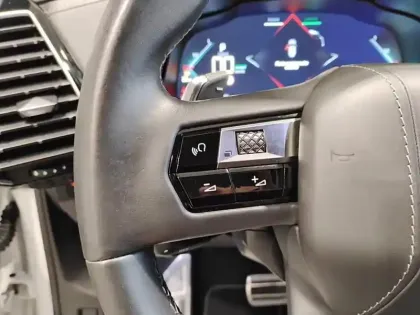 Photo 18 DS DS 7 DS7 Crossback Hybride E-Tense 300 EAT8 4x4 Rivoli