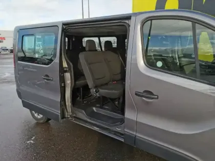 Photo 19 Renault Trafic L2H1 3,0t (8/9 Sièges) Zen 1.6