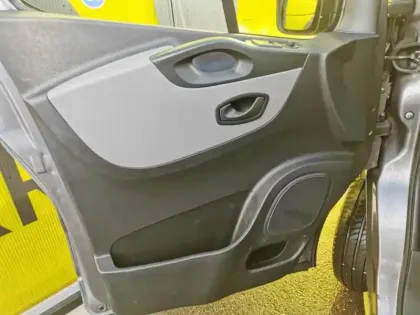 Photo 13 Renault Trafic L2H1 3,0t (8/9 Sièges) Zen 1.6