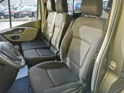 Photo 16 Renault Trafic L2H1 3,0t (8/9 Sièges) Zen 1.6