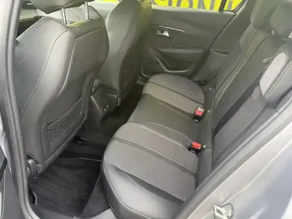 Photo 13 Peugeot 208 Gén. II Ph1 NG GT 5