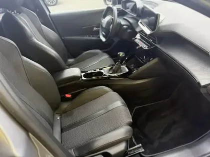 Photo 12 Peugeot 208 Gén. II Ph1 NG GT 5