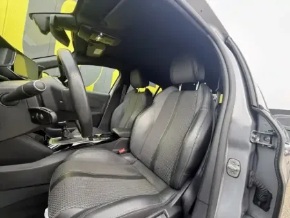 Photo 14 Peugeot 208 Gén. II Ph1 NG GT 5