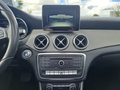 Photo 18 Mercedes CLA  220 d  Coupé Sensation