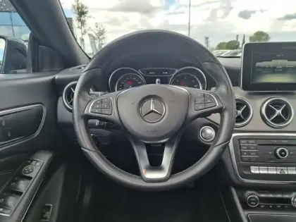 Photo 16 Mercedes CLA  220 d  Coupé Sensation
