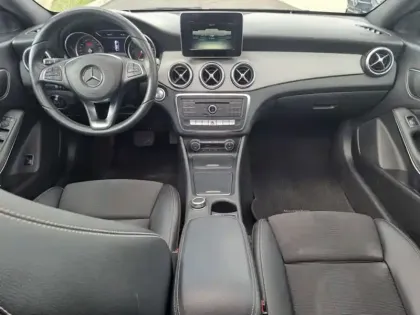 Photo 15 Mercedes CLA  220 d  Coupé Sensation