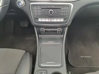 Photo 17 Mercedes CLA  220 d  Coupé Sensation