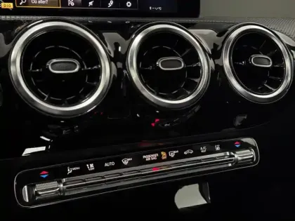 Photo 17 Mercedes CLA  250 e Coupé AMG Line