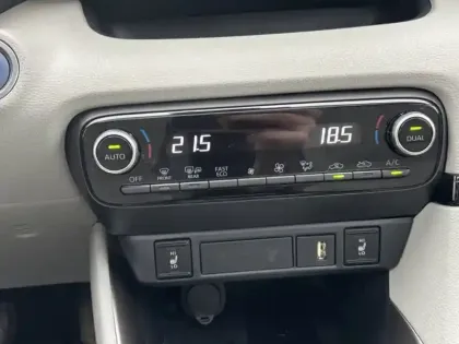 Photo 16 Toyota Yaris Hybride 116h Iconic / Toit Pano Pack Techno