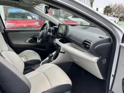 Photo 11 Toyota Yaris Hybride 116h Iconic / Toit Pano Pack Techno