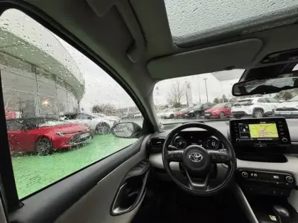 Photo 18 Toyota Yaris Hybride 116h Iconic / Toit Pano Pack Techno