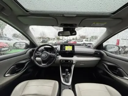 Photo 15 Toyota Yaris Hybride 116h Iconic / Toit Pano Pack Techno