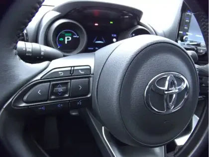 Photo 13 Toyota Yaris Hybride 116h Design 1.5 116 ch