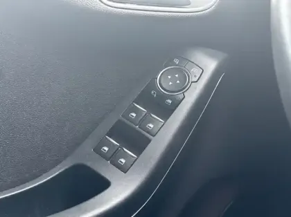 Photo 5 Ford Fiesta 1.0 EcoBoost 100ch Stop&Start Titanium 5p Euro6.2