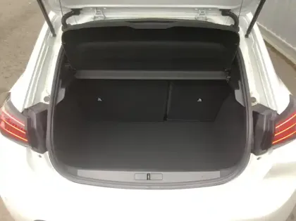 Photo 9 Peugeot 208 Nouvelle Hybrid 100 e-DCS6 GT