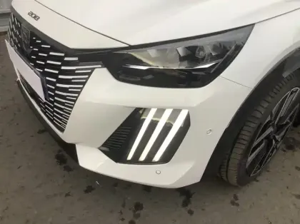 Photo 25 Peugeot 208 Nouvelle Hybrid 100 e-DCS6 GT