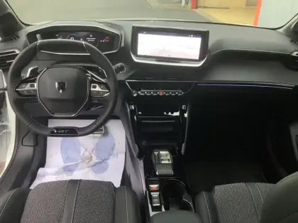 Photo 12 Peugeot 208 Nouvelle Hybrid 100 e-DCS6 GT