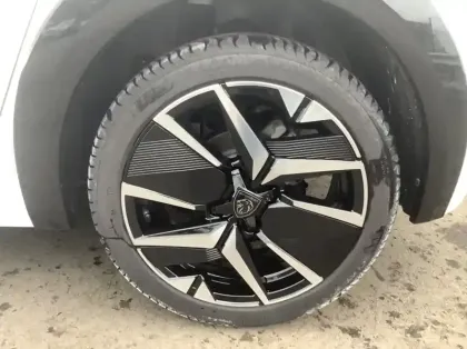 Photo 8 Peugeot 208 Nouvelle Hybrid 100 e-DCS6 GT