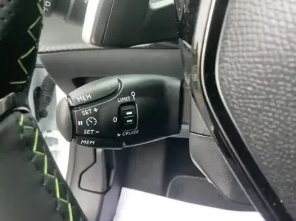 Photo 22 Peugeot 208 Nouvelle Hybrid 100 e-DCS6 GT