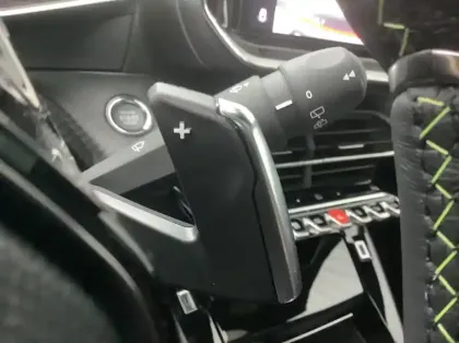 Photo 19 Peugeot 208 Nouvelle Hybrid 100 e-DCS6 GT