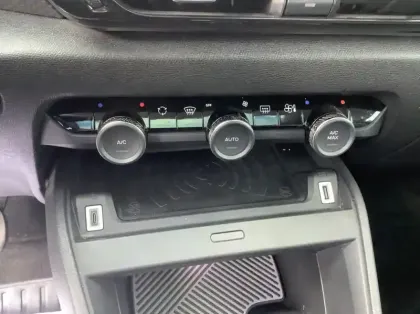 Photo 15 Citroën C4 PureTech 130 EAT8 Max