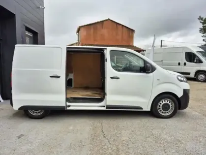 Photo 17 Citroën Jumpy III M BlueHDi 120 S&S BVM6 (300 Nm) Driver