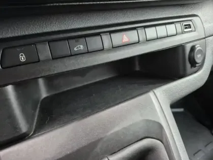 Photo 33 Citroën Jumpy III M BlueHDi 120 S&S BVM6 (300 Nm) Driver