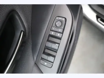 Photo 8 Toyota C-HR 1.8 Hybride 140 Graphic NG 1