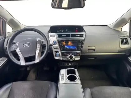 Photo 10 Toyota Prius + 136h SkyView TSS