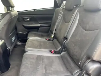 Photo 13 Toyota Prius + 136h SkyView TSS