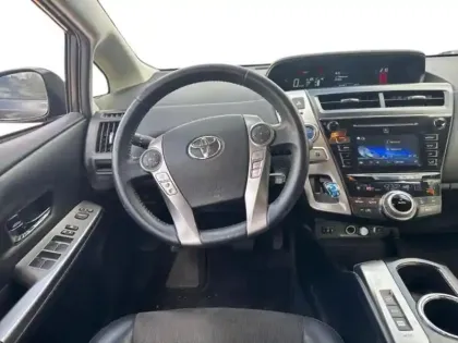 Photo 11 Toyota Prius + 136h SkyView TSS