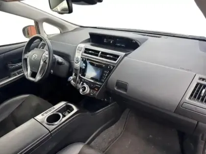 Photo 8 Toyota Prius + 136h SkyView TSS