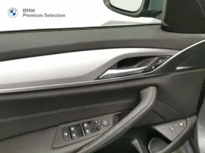 Photo 10 BMW Serie 5 Série 5 530eA 292ch Lounge Steptronic