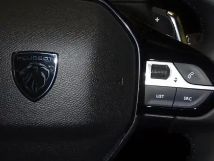 Photo 12 Peugeot 208  1.2 Hybrid 100ch Allure e-DCS6