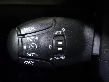 Photo 13 Peugeot 208  1.2 Hybrid 100ch Allure e-DCS6