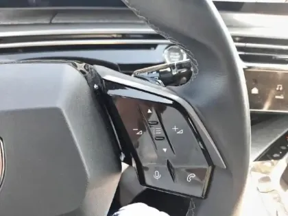 Photo 9 Peugeot 3008  1.2 Hybrid 136ch Allure e-DCS6