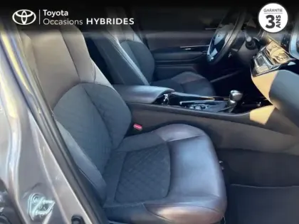 Photo 5 Toyota C-HR  122h Distinctive 2WD E-CVT RC18