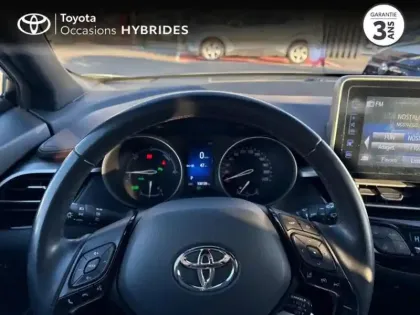 Photo 12 Toyota C-HR  122h Distinctive 2WD E-CVT RC18