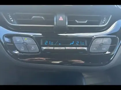 Photo 14 Toyota C-HR  122h Dynamic 2WD E-CVT RC18