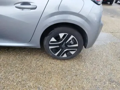 Photo 10 Peugeot 208  1.2 Hybrid 100ch Allure e-DCS6