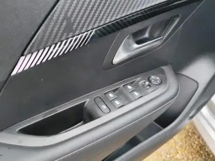 Photo 11 Peugeot 208  1.2 Hybrid 100ch Allure e-DCS6