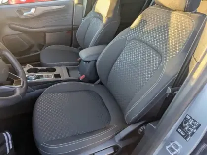 Photo 10 Ford Kuga  2.5 Duratec 180ch Hybrid FlexiFuel Titanium Business Powershift