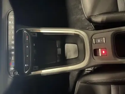 Photo 13 Jeep Avenger  1.2 Turbo T3 145ch MHEV Upland BVR6 4xe