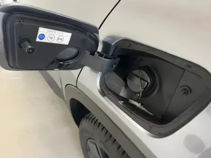 Photo 6 Jeep Avenger  1.2 Turbo T3 145ch MHEV Upland BVR6 4xe