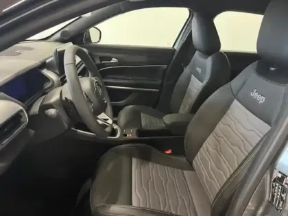 Photo 7 Jeep Avenger  1.2 Turbo T3 145ch MHEV Upland BVR6 4xe