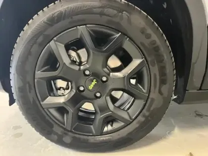 Photo 14 Jeep Avenger  1.2 Turbo T3 145ch MHEV Upland BVR6 4xe