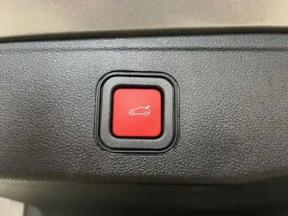 Photo 10 Jeep Avenger  1.2 Turbo T3 145ch MHEV Upland BVR6 4xe