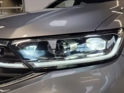 Photo 8 Volkswagen T-roc  1.5 TSI Evo2 150ch R-Line DSG7